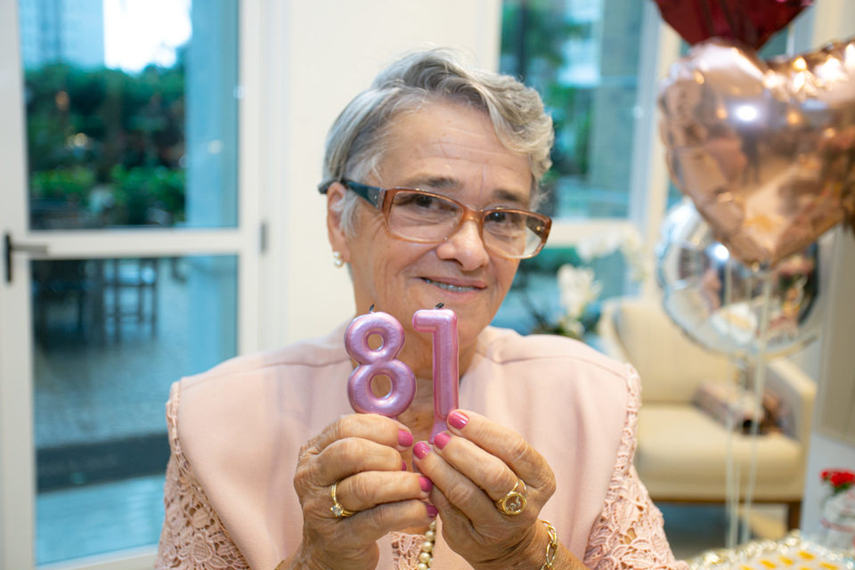 81 anos Sra. Nair